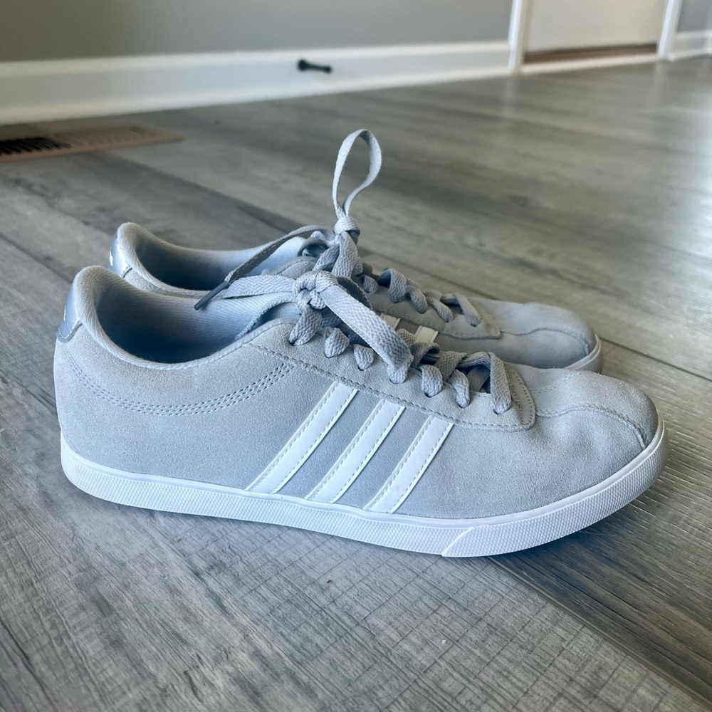 Women’s Adidas 9.5 Silver Grey Casual Courtset Sneakers